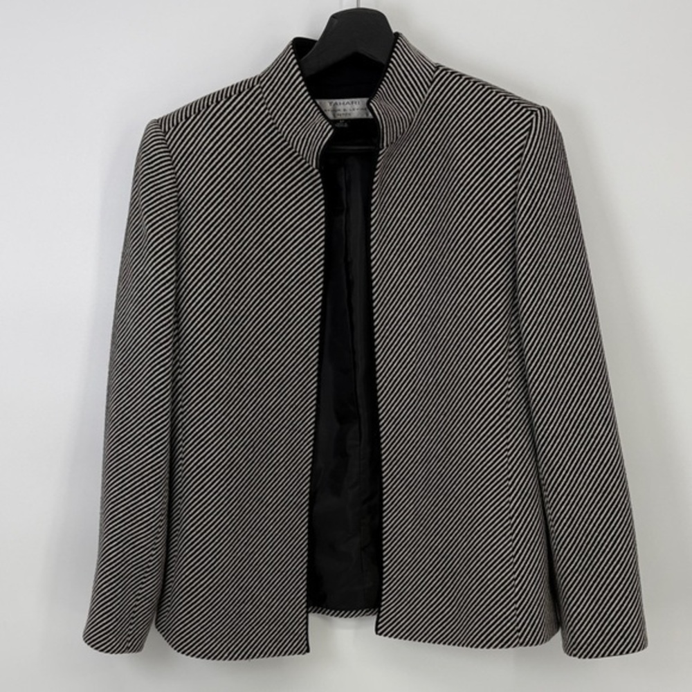 🪸 Tahari Arthur S Levine Black and White striped wool Blazer